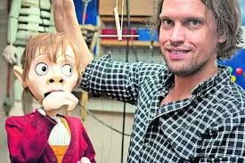 Aktuell: Michael Pietsch baut Puppen für große Theaterbühnen