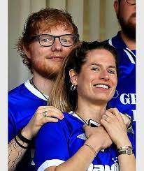 Edward christopher sheeran mbe (/ˈʃɪərən/; Ed Sheeran Sanger Will Fussballplatz Bauen Leute Bild De