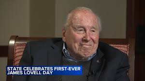 Jim Lovell death: Apollo 13 moon mission leader, astronaut James Lovell  dies at 97 in Illinois