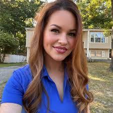 Nikki Hendrickson's Instagram, Twitter & Facebook