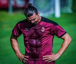 Ibra è un personaggio da scoprire, numero uno in molte ibrahimovic è molto carico e sui social ha avvertito tutti: Ø²Ù„Ø§ØªØ§Ù† Ø¥Ø¨Ø±Ø§Ù‡ÙŠÙ…ÙˆÙÙŠØªØ´ ÙŠØ¬Ø¯Ø¯ Ø¹Ù‚Ø¯Ù‡ Ù…Ø¹ Ù…ÙŠÙ„Ø§Ù† Ø­ØªÙ‰ 2021 Zlatan Ibrahimovic Ibrahimovic Ac Milan
