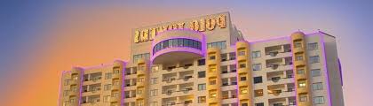 This 300 sq ft suite comes with a couch that has a queen size pullout bed, flat screen. Directhotels Com Polo Towers Suites 2 Bedroom 2 Bedrooms 1 Bathroom Condo