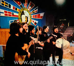 1970年传奇的智利诗人、导演、政治活动家与歌手维克多·利迪奥·哈拉·马丁内斯(víctor lidio jara martínez)受萨尔瓦多·阿连德领导的人民团结阵线（unidad popular）之邀重写了歌曲《我们必胜》（venceremos）的歌词，这首歌被选为该政党联盟之歌。 Quilapayun Sitio Oficial