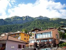 Un greco della ionia, un greco della magna grecia e un terzo di siria. San Lorenzo In Banale Trentino Dolomiten Italien
