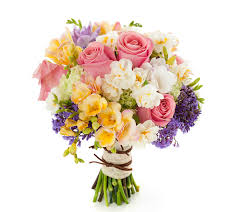 Blumen spielen eine wichtige rolle bei todesfällen. Bilder Blumenstrausse Rosen Blute Freesien Narzissen Weisser