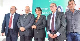 Cette fille est une djihadiste déguisée et c'est pourquoi elle a plus ou moins réussi en politique dans une france gouvernée par des islamo gauchistes umps! Diapo Najat Vallaud Belkacem Au Salon Du Livre De Casablanca H24info