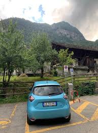 In questo terreno nei pressi di via prenestina qualche delinquente (trovate voi un termine più appropriato) ha scaricato un po' di tutto: Quanto Fa La Zoe In Autostrada Ma Andando Ai 110 Vaielettrico