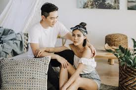 Jun 28, 2021 · istri komedian sule, nathalie holscher diisukan berselingkuh dengan sang manajer, panji komara. 7 Inspirasi Outfit Pre Wedding Dengan Gaya Kasual Popbela