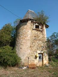 Les Pigeonniers De L Aveyron Pigeonnier Chateau France Maison En Pierre
