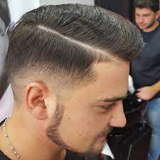 Abbiamo già parlato svariate volte dei capelli a caschetto, ma oggi vediamo cos’è il bob alla francese. Taglio Barberlifeatyle Barberlife Cool Moda Style Dreamstyle Razor Fashion Capelli Napoli Naples Italy Barbershop Haircut Cresta Riga Lama Razor Hairmen Fashion Friends Razorbacksbarbershopinc Napoli Stars