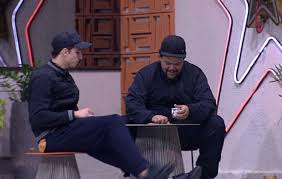 E quando ele tocar, começaremos a montar o paredão. Bbb20 Babu E Felipe Fazem Plantao Em Frente Ao Big Fone Ofuxico