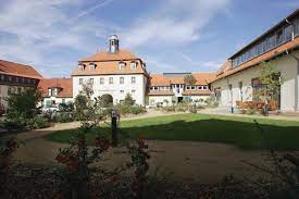 Gutseigener park und café laden zu erholsamen spaziergängen und zur entspannung ein. Hvz Heimverzeichnis Haus Der Helfenden Hande