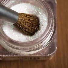 How To Get Glitter Eyeshadow To Stick Ehow Loose Glitter Eyeshadow Glitter Eyeshadow Tutorial Glitter Eyes