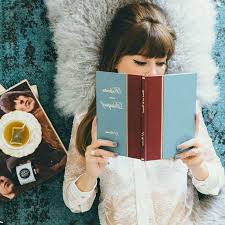 I Took A Break Reading My Favourite Book With Music On The Background Livros De Fotografia Fotos De Livros Poses De Fotos Menina