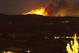 L'incendie enfin maitrisé, 460 hectares brûlés l'incendie, très virulent, s'était déclaré à hyères vers 22 heures samedi soir. Var Matin On Twitter Photos Videos Un Violent Incendie En Cours A Hyeres Https T Co Vaexp8ffld