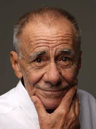 Sono vissuto negli anni '60 e, guardando i ragazzi di oggi, posso dire che  sono felice di essere nato in quegli anni. Non c'era il cellulare,  Facebook, Twitter e quando dovevamo vederci