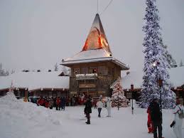 Sur plus de 1 200 m², les enfants vont découvrir un univers orné de magnifiques décorations de noël. Village Du Pere Noel Wikipedia