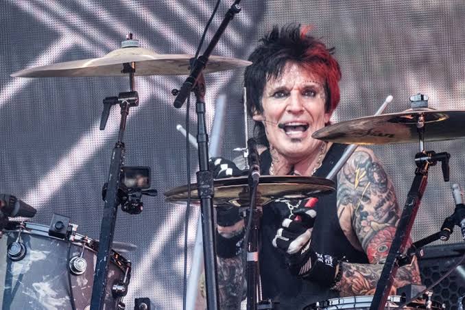 Tommy Lee Criticizes Artists Plugging Albums and Tours During LA Fires