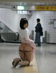 Hot Asian Japanese Girl Flashes Nude Ass in Subway Station - Voyeur Pictures