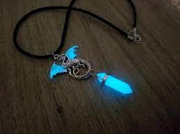 Glow Dragon Necklace Glowing Crystal Glow In The Dark Jewelry Men S Or Women S Sci Fi Jewelry Unique Geek Gift For Dragon Lover Dragon Jewelry Dragon Necklace Dark Jewelry