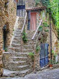Bussana Vecchia Which Has Been A Ghost Town In Liguria Italy Since An Earthquake In The Late 1800s Rendered Most Of Its Buildings Unsafe Re Italia Viaggio