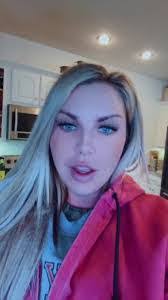 Kelly Swaney's Instagram, Twitter & Facebook