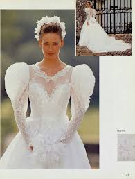 La bestia nello spazio \ зверь из космоса (1980). Pin Di Chiara C Su Vintage Wedding Dresses Abiti Da Sposa Sposa Moda Sposo