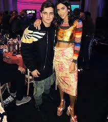 Lipa's beautiful vocal is matched by garrix's sublime production. Martin Garrix Dua Lipa Cantores Modelos Casal