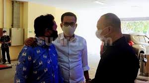 Sebelumnya, gus nur dilaporkan ketua pengurus cabang nahdlatul ulama. Diperiksa Kasus Gus Nur Di Bareskrim Refly Harun Saya Tak Terlambat Ya