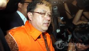 Direktur Utama PT Citra Mandiri Metalindo Abadi (CMMA) Budi Susanto keluar dengan menggunakan baju tahanan usai menjalani ... - 20130719_budi-susanto-ditahan-kpk_6504