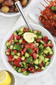 Salade De Tomate Et Concombre A La Marocaine Chlada Recipes En 2020 Salade Tomate Recette Concombre Plat D Accompagnement