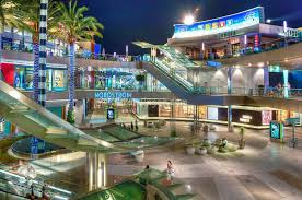 Santa Monica Place Santa Monica Ca Modern Open Air Shopping Mall Bloomingdale S Nordstrom Co Outdoor Shopping Shopping Mall Shopping Center Architecture