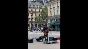 Foreigner sings Lata Mangeshkar's Ajeeb Dastan Hai Yeh in Paris, people  heart it | Trending - Hindustan Times