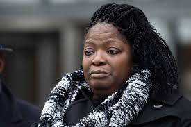 Aug 14, 2021 · ella french started with the chicago police department in 2018, working in the 10th district on the west side before moving to the department's community safety team — a unit designed to forge stronger ties with people on the south side and the west side. Anjanette Young Victim Of Botched Chicago Police Raid Says Officer Ella French Was The Only One Who Showed Her Dignity Or Respect Chicago Sun Times
