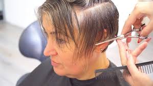 How to: Medium length Layered Bob Haircut with Razor