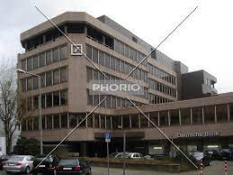 Find your nearby deutsche bank : Deutsche Bank In Duisburg Flaches Gebaude