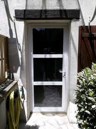 Avant de remplacer une porte d'entrée, il faut d'abord définir un budget, choisir le style et sélectionner le matériau. Installation D Une Porte D Entree En Pvc Novatis Plaisir Yvelines 78