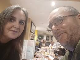 Hi everyone! 🤗 I'm Lauren 👋🏼, wife to Charlie and Mama Bear to my 3  little ones