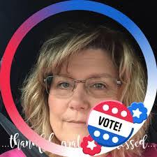 Daphne Downey's Instagram, Twitter & Facebook