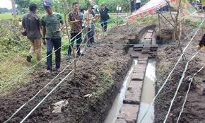 Karena mimpi ini merupakan sebuah pertanda baik dan juga buruk sesuai dengan jalan kondisi dan dengan siapa di sawah dalam mimpinya itu. Mimpi Didatangi Perempuan Yang Memintanya Menggali Sawah