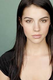 Former neighbours star adelaide kane has confirmed she's officially off the market. Adelaide Kane Adelaide Kane Beautiful Actresses Portrait