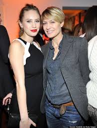Aug 18, 2021 · 'flag day': Robin Wright And Sean Penn S Daughter Is Stunning Robin Wright Hair Robin Wright Robin