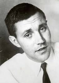 Det andra skottet träffade JFK i nacken