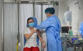Guvernul a aprobat, săptămâna trecută, o ordonanță de urgență prin care statul român poate vinde și dona doze de vaccin. Moment Istoric Romania A Inceput Campania De Vaccinare Anti Covid 19 Cine Este Prima PersoanÄƒ Care A Primit Serul Foto Video