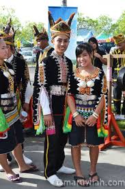 Pakaian tradisional kadazan dikenali sebagai penampang dipakai pada sambutan pesta menuai. Pakaian Tradisional Etnik Etnik Di Sabah Maruwiah Ahmat Vietnam Costume Traditional Dresses Sabah