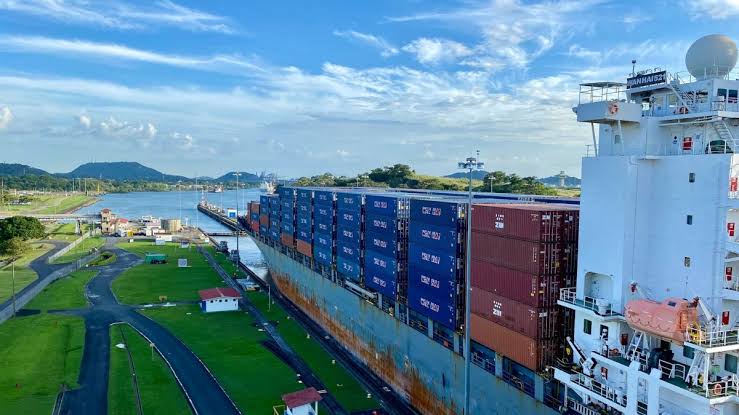 Ship transiting the Miraflores Locks, AI generated