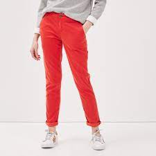 Le chino pour femme est la marque de fabrique de reiko. Pantalon Chino Instinct Rouge Femme Bonobo