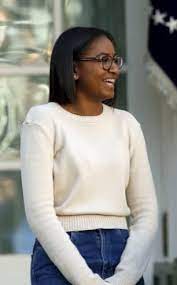 To be a target of the entire world is not an easy task, especially if you are a kid. Sasha Obama Bio Age Height Weight Body Measurements Net Worth Idolwiki Com