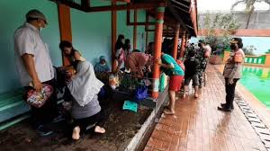 Cerita seks bugil ini merupakan pengalaman dari ines  nama samaran . Lagi Asyik Main Air Ratusan Pengunjung Kolam Renang Tirta Agung Ciputat Dibubarkan Polisi Tribun Jakarta