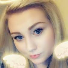 Bethanie Robinson's Instagram, Twitter & Facebook